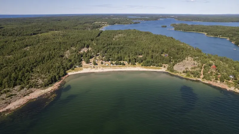 Välrenommerad camping, restaurang och café vid Ålands vackraste sandstrand, bild 4