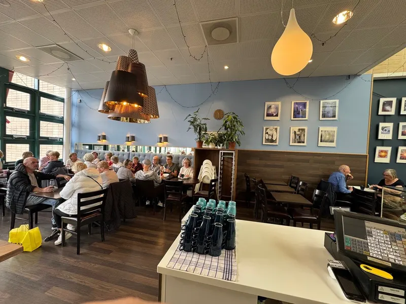 Väletablerat Café Täby Centrum, bild 8