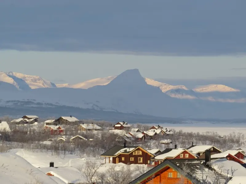 Attraktiv semesterby i Lappland med unikt fjälläge och utvecklingspotential, bild 3